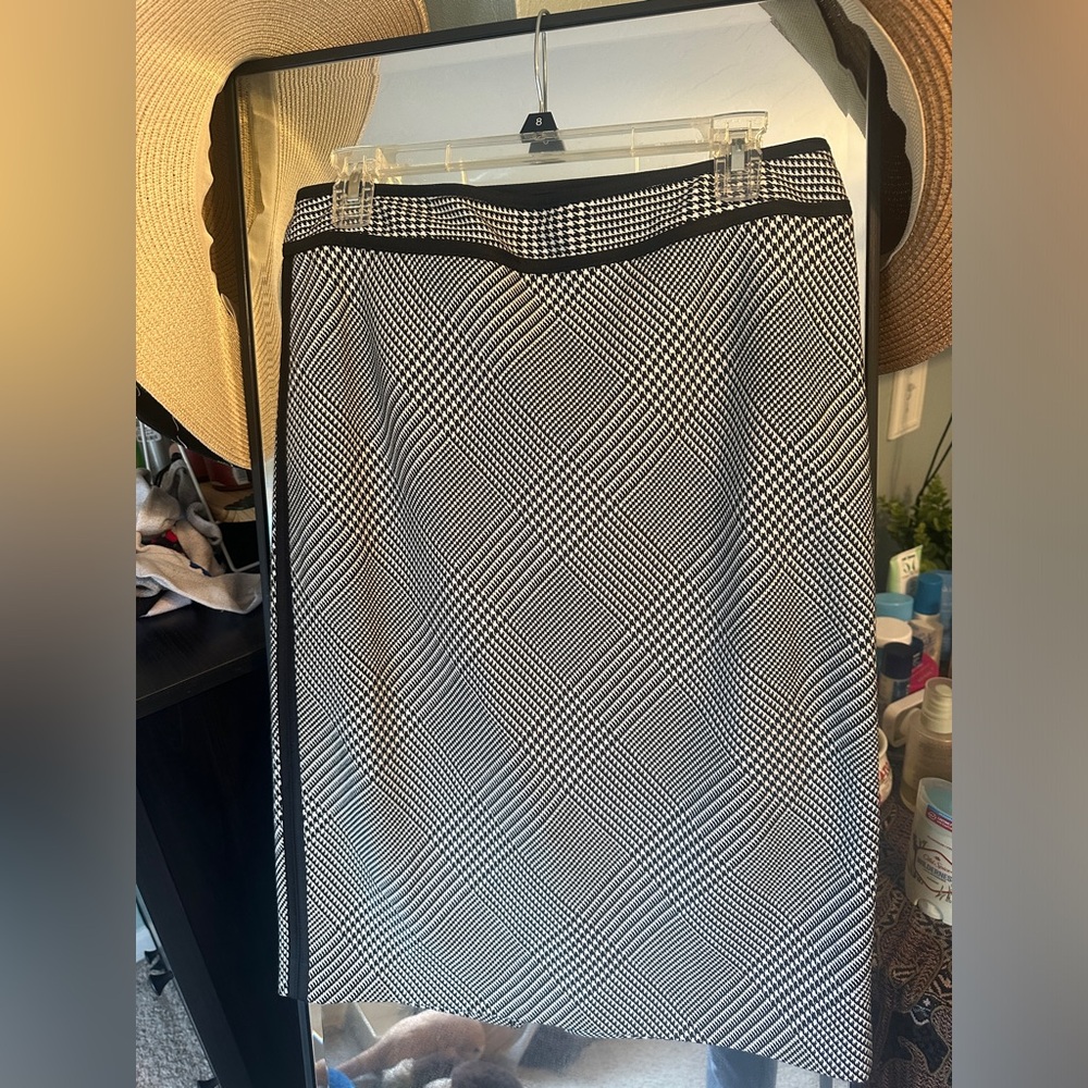 White House Black Market Herringbone Straight Black and White Pencil Skirt